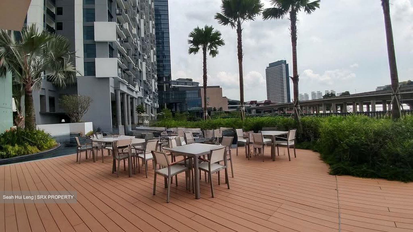 J Gateway (D22), Condominium #612554511